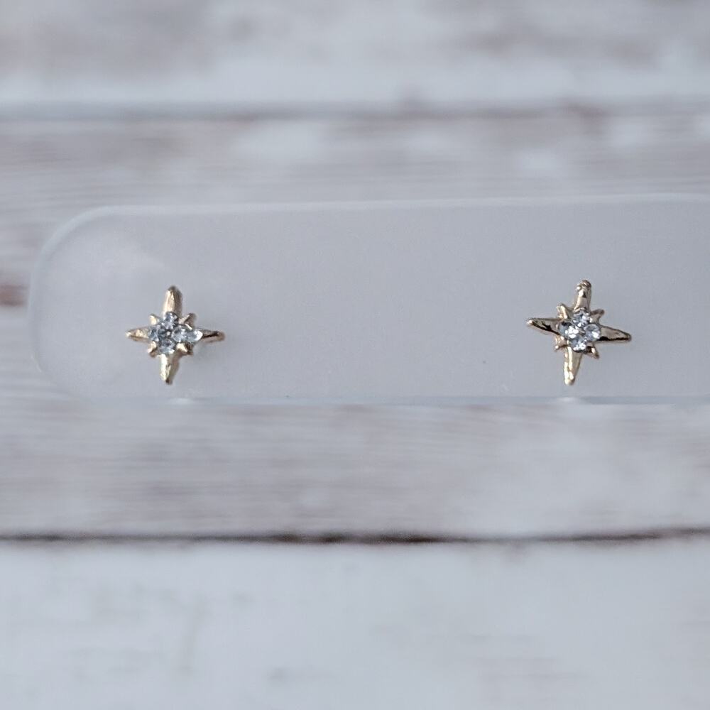 Vintage Stud Earrings - Star Shape with Clear Gems - Dainty